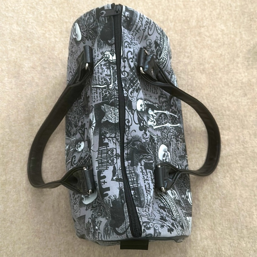 Y2K RARE SKULL 💀 POTION SATCHEL IN GREAT CONDITION - Picture 5 of 7